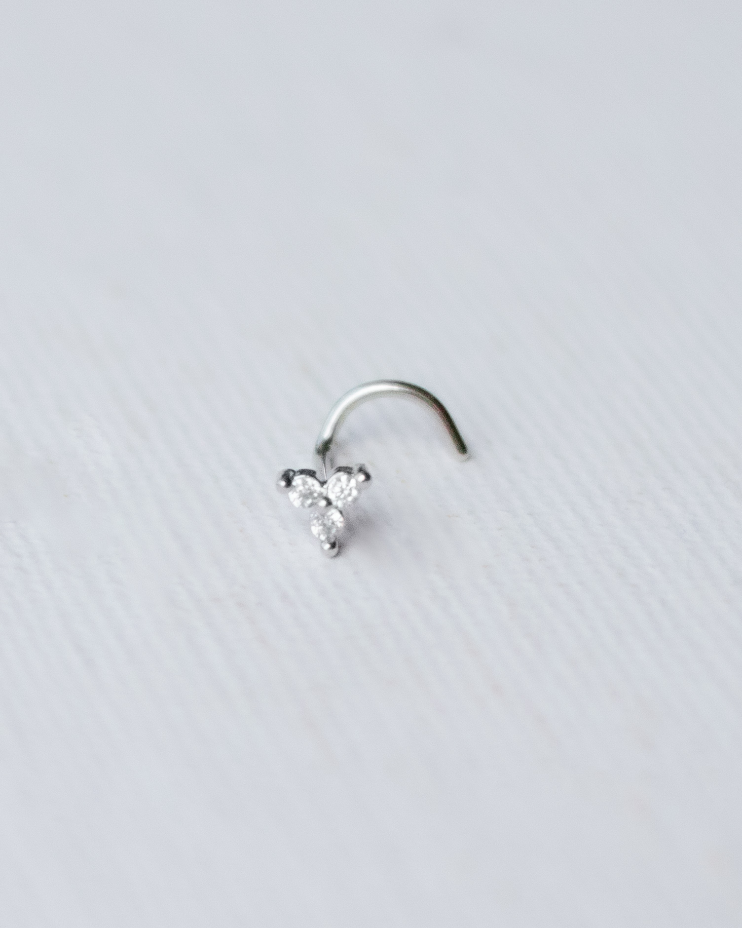 Piercing nostril con zirconias - Imagen 2